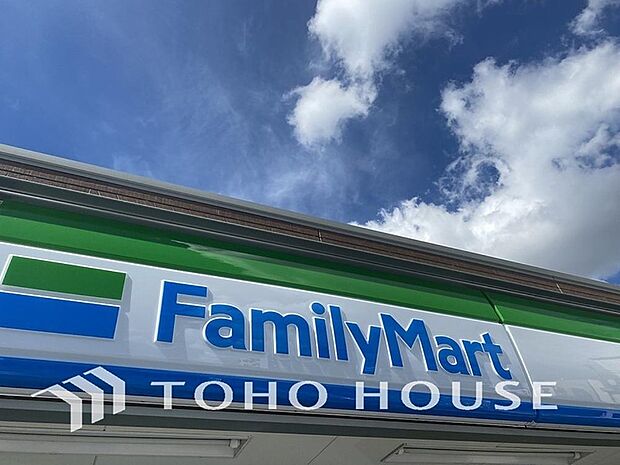 ファミリーマート市川北方二丁目店まで約350m。