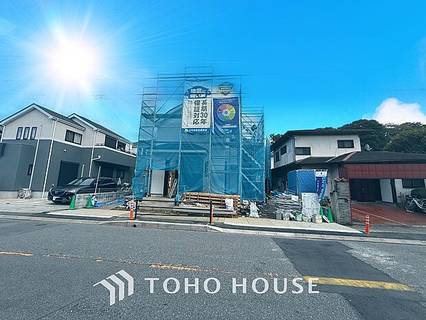 「現況」今日も、明日も、この街で、きっと誰かがしあわせになる物語が描かれていくはずです。同じ風景が毎日365日、まったく違う顔を見せてくれる。爽快な風も毎日やさしく頬をなででくれます。