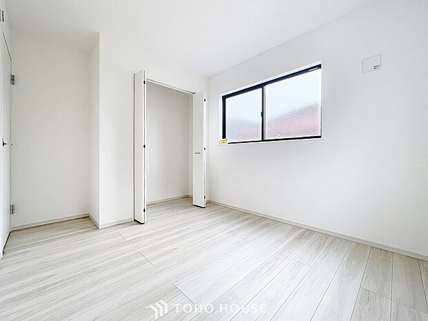 「収納」居室にはクローゼットを完備し、自由度の高い家具の配置が叶うシンプルな空間です。お子様の成長と必要になる子供部屋を与えるにはぴったりの間取りですね。