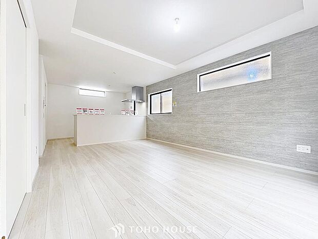 「居心地の良いリビング。」居心地の良いリビングダイニングには自然と家族みんなが集まってきます。明るく穏やかな空気のなかで飲んだり、食べたり、笑ったり。