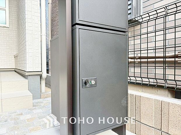 宅配ＢＯＸ標準装備。夫婦共働きで家にいる時間が短い、ネット注文が多く受け取りの時間を気にしたくない・・・何かと便利にお使いいただけます。