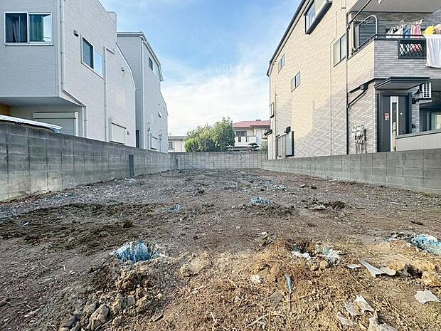 「現況」今日も、明日も、この街で、きっと誰かがしあわせになる物語が描かれていくはずです。同じ風景が毎日365日、まったく違う顔を見せてくれる。爽快な風も毎日やさしく頬をなででくれます。