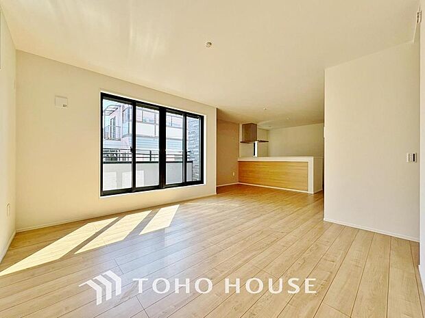 「彩りある新生活のスタート。」観葉植物などをディスプレイしたり、自分好みの空間を作り上げることでより楽しい新生活がスタートできそうですね。