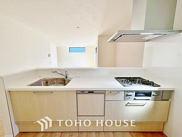 「食洗機付きの家事ラクキッチン。」たくさんの洗い物が出ても食洗機付きキッチンなら安心ですね。洗い物の手間を減らすことでご家族での会話も増え楽しい新生活の始まりです。