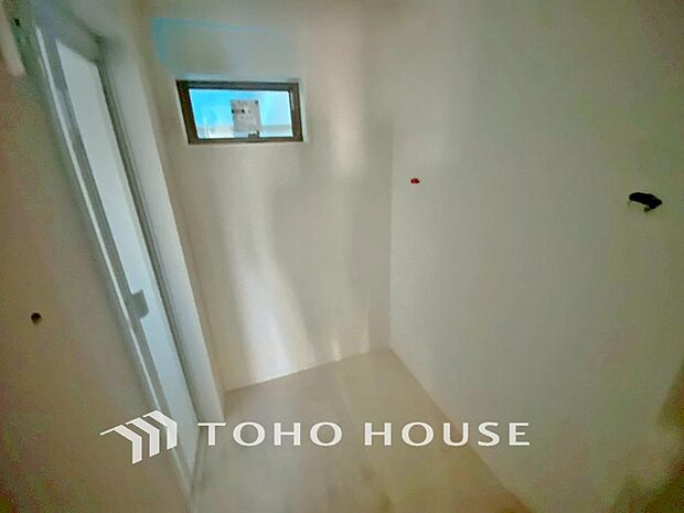 「窓あり×洗面所」湿気の多くなりやすい洗面所も、窓があることで換気が可能なので気持ちよくお使い頂けます。