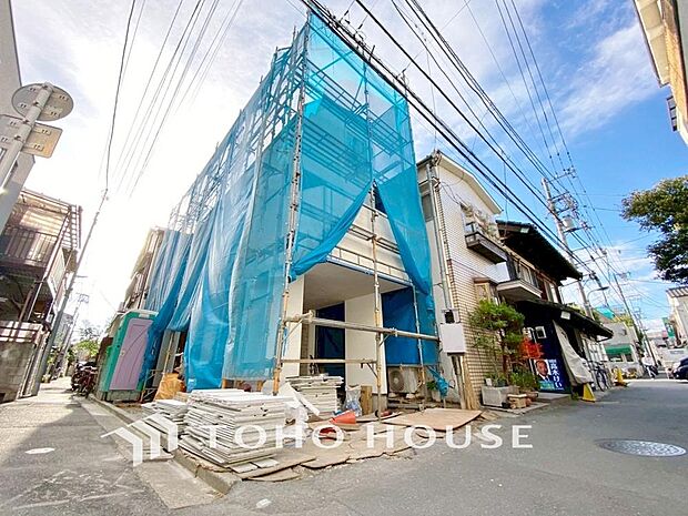 「〜角地に佇む新築戸建て〜」一日の中で多くの時間を過ごすことになる住まいだからこそ、いつも穏やかな空間であるように心掛け、「落ち着き」と「安らぎ」と「快適」を実現してくれます。