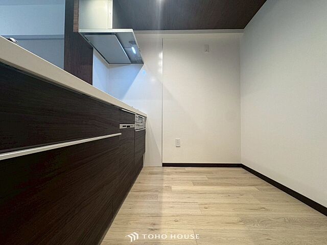 キッチン コスモ北綾瀬クイーンズテラス 1階/-