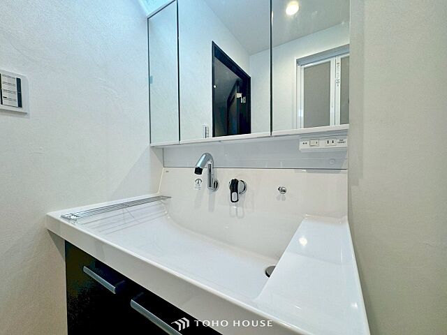 洗面 コスモ北綾瀬クイーンズテラス 1階/-