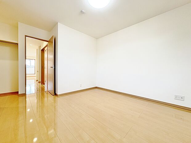 「フレキシブルに使えます」書斎としても、趣味やくつろぎのスペースとしてお使いいただけます。家族と一緒に楽しい時間を過ごす中にも、一人でくつろげる時間と場所は特別なものになります。