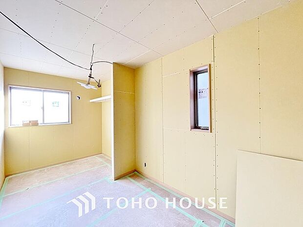 「フレキシブルに使えます（現況）」書斎としても、趣味やくつろぎのスペースとしてお使いいただけます。家族と一緒に楽しい時間を過ごす中にも、一人でくつろげる時間と場所は特別なものになります。