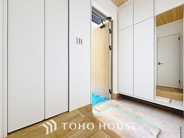 ダウンライトを使用しお洒落に演出。帰りたくなる家をテーマに設計。いつも「人」と「家」の間に・・・。