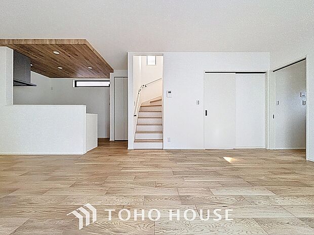 家は、ただ生活する場ではなく、笑顔の毎日、安らぎの日々のために、暮らしを愉しく、快適にする場所。