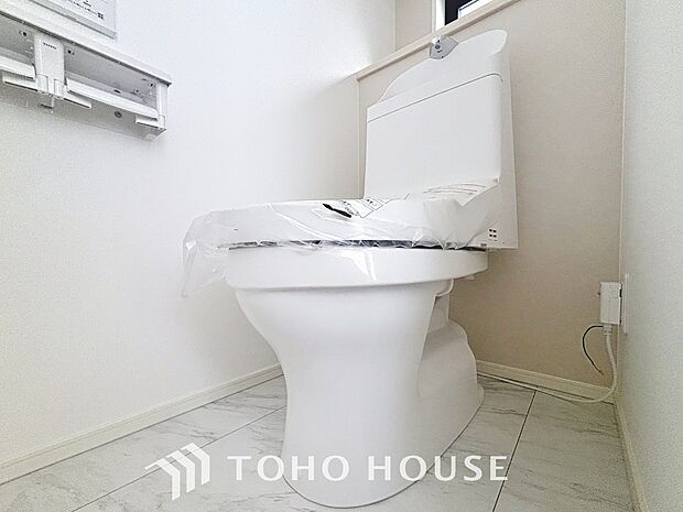 十分な広さと清潔感のあるカラーで纏まったおトイレ。時間に余裕とゆとりを持たせます。