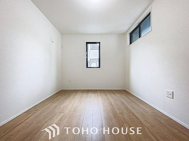 「居室」お子様の成長に合わせて机やベットを自由にレイアウトできるようにと、小さな自立心を育むお部屋作りを見越してご覧下さい。