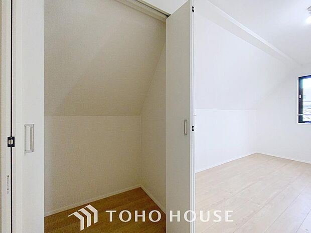 「収納豊富。」収納の多さも魅力です。使い勝手の良い収納を豊富に設置しております。居住スペースを充分に確保することができる為、ゆとりある室内で、ゆっくりとご寛ぎいただけます。