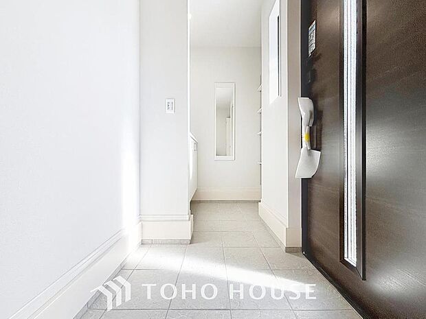 「玄関」人を迎え入れる最初の場所だからこそ、清潔感があり纏まった空間にして頂ける様にゆとりあるシューズボックスを設置しました。おでかけの時も帰宅の時も、すっきりとした玄関は気持ちが良いものです。