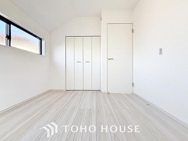 「明るい居室」温もりある自然光を感じていただける居室です。飽きのこないナチュラルなデザインの空間は、色褪せることのない心地良さを作ります。