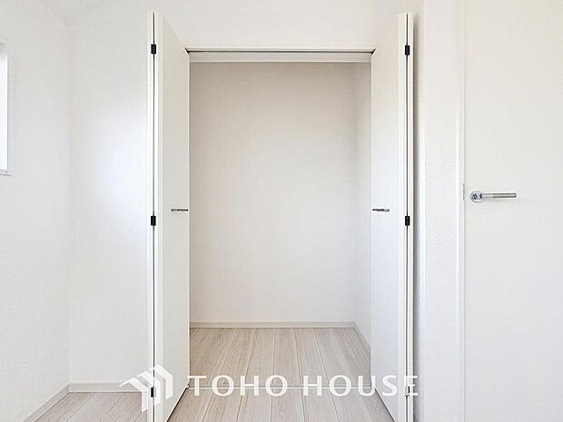 「収納豊富。」収納の多さも魅力です。使い勝手の良い収納を豊富に設置しております。居住スペースを充分に確保することができる為、ゆとりある室内で、ゆっくりとご寛ぎいただけます。