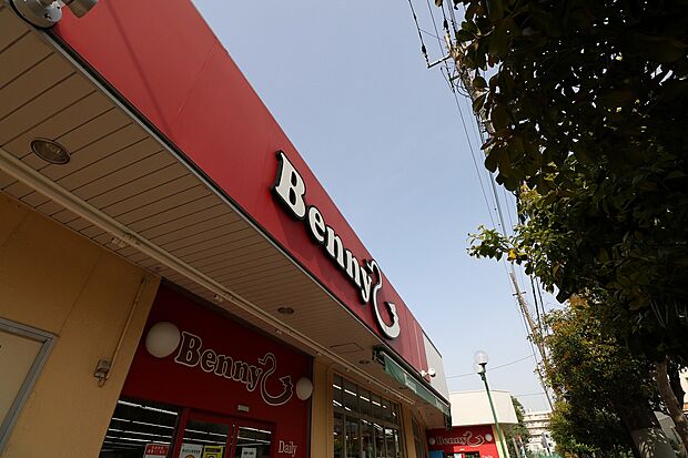 ベニースーパー　西亀有店　79m