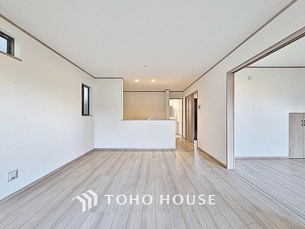 「自分らしい家造りを楽しめる」落ち着いたカラーコーディネートの室内。インテリアやファブリックで、オーナー様好みのテイストデザインを取り入れて頂けます。