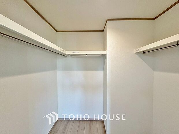 「ウォークインクローゼット」たっぷりと荷物が入るよう、ウォークインクローゼットを完備いたしました。