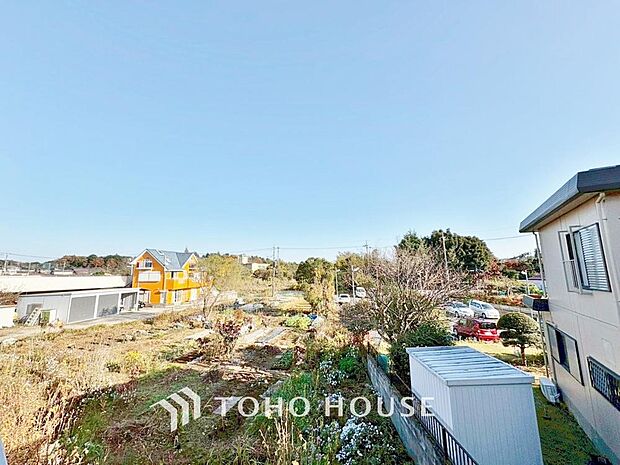 「穏やかな街並みの眺望」穏やかな街並みを一望しながら、爽やかな風と柔らかく降り注ぐ陽光を感じて頂けます。心地良い開放感が暮らしにゆとりと充足感をもたらします。