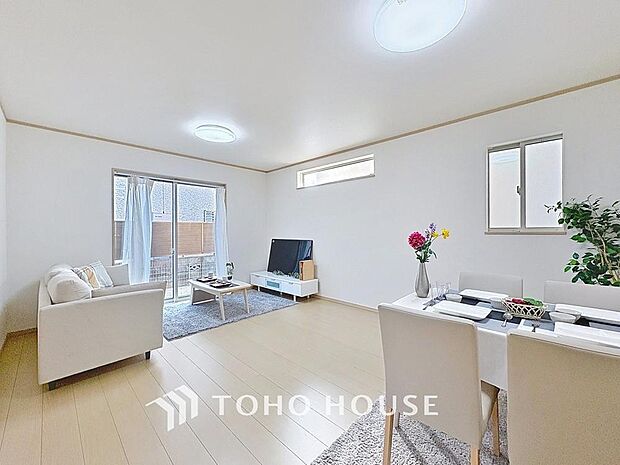 「家事楽プランの間取り。」1階、リビング階に水回りが集結していることで家事導線も確保され、《暮らしやすい》の実現が叶うお家です。