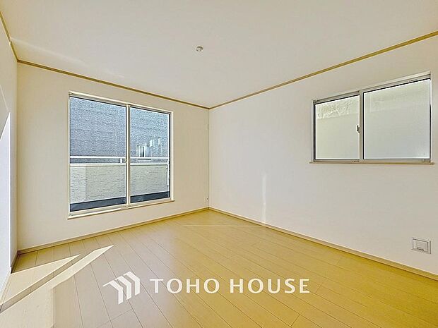 「二面採光・通風良好◎」居室に窓が2ヶ所あるので、明るさの確保と、風の通り道ができることで換気のしやすいお家になっています。