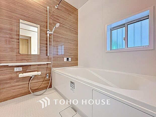 「一日の疲れをリフレッシュ。快適バスルーム。」癒しの空間バスルームです。天気に左右されずに洗濯物を乾かせる、浴室乾燥機・オートバス機能付きです。