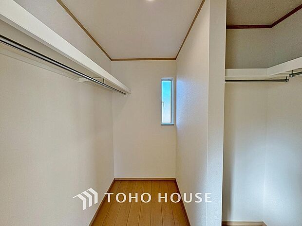 「ウォークインクローゼット」たっぷりと荷物が入るよう、ウォークインクローゼットを完備いたしました。