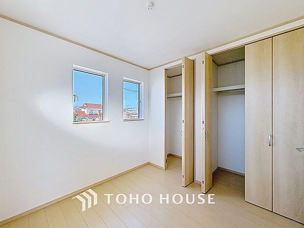 「収納」大きなクローゼットには季節ものの洋服などを収納できるので、お部屋はすっきり広々と使うことができます。