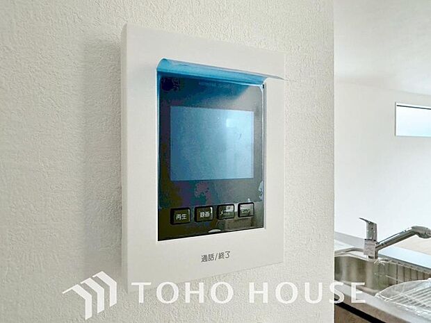 「見える安心」をカタチにしました。誰が来てもわかる様にモニター付きインターホンを設置。家事導線を考慮した個所に設置し、防犯性と利便性に優れ快適と安らぎを合わせた優しい設計。