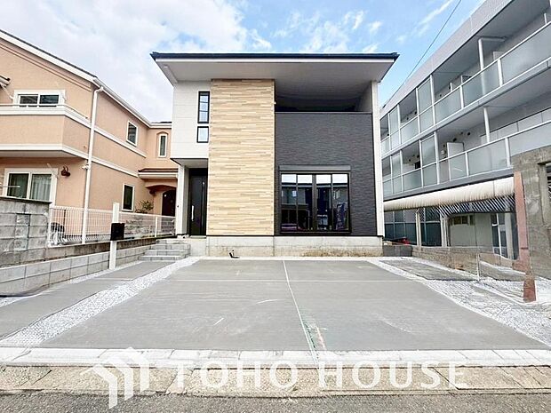 「駐車場」ファミリーカーの需要が多い中、駐車場も広めに確保いたしました。