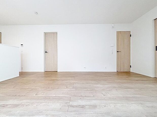 「彩りある新生活のスタート。」観葉植物などをディスプレイしたり、自分好みの空間を作り上げることでより楽しい新生活がスタートできそうですね。