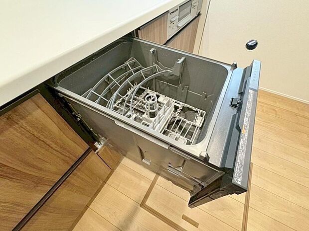 通常の手洗いでは使用出来ないほど高温のお湯や高圧水流を使うことにより汚れを効果的に落とすことができる。殺菌効果が非常に高く哺乳瓶などを使う家庭で需要が高く大変便利。