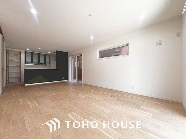 「寛ぎの空間18．8帖リビング。」毎日過ごす場所だからこそ、飽きのこないデザインが大事。本当に欲しい「寛げる空間」を実感して頂けます。