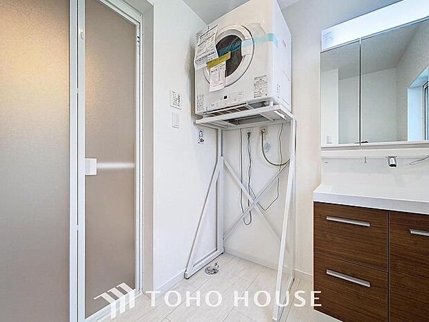 衣類乾燥機は、外干ししなくて済むならお天気だけでなく花粉・大気汚染も気にせずに済みますし、高温で乾燥させるのでダニも死滅させることができ、死骸はフィルターで濾過されるというありがたい一面も。