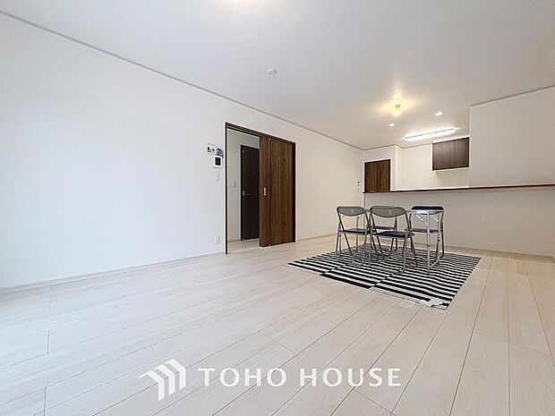 「自分らしい家造りを楽しめる」落ち着いたカラーコーディネートの室内。インテリアやファブリックで、オーナー様好みのテイストデザインを取り入れて頂けます。