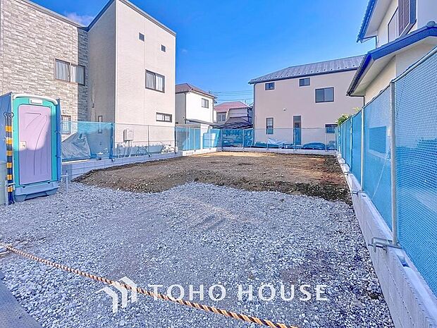 「現況」今日も、明日も、この街で、きっと誰かがしあわせになる物語が描かれていくはずです。同じ風景が毎日365日、まったく違う顔を見せてくれる。爽快な風も毎日やさしく頬をなででくれます。