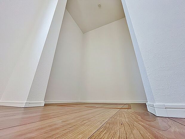 お子様のおもちゃやゴルフバック等、大きなお荷物をお持ちの方や、お荷物が多い方でも安心のスペースです。