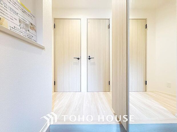 「玄関」清潔印象の玄関です。スペースを無駄なく活用し、使いやすいシューズボックスを設置しております。