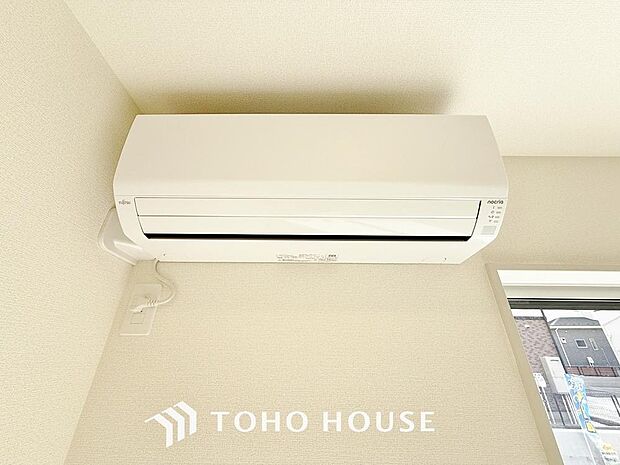 エアコンは空気を汚さず場所も取らないので、お部屋を広く使えます。設置工事などの初期費用がカットできるのは嬉しいですね。