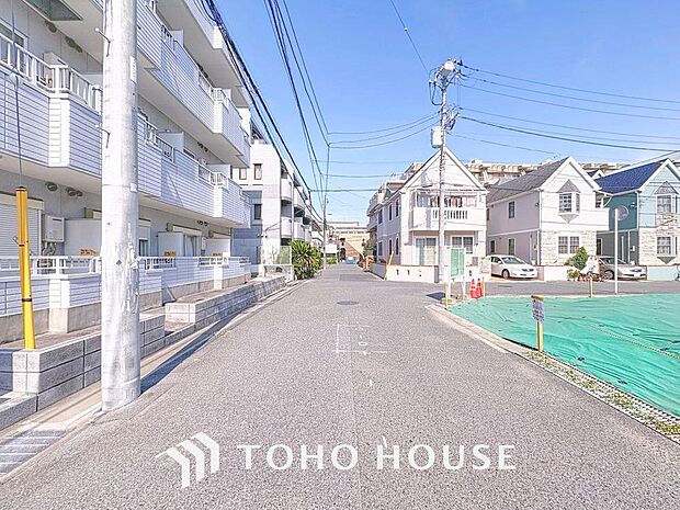 「ビルトインガレージを採用した邸宅。」