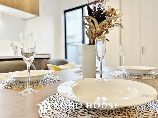 造りこんだ空間演出の妙が生み出す光と質のハーモニーはこの住宅のクオリティの良さを実感させてくれます。