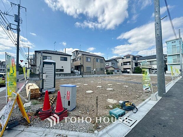 「現況」今日も、明日も、この街で、きっと誰かがしあわせになる物語が描かれていくはずです。同じ風景が毎日365日、まったく違う顔を見せてくれる。爽快な風も毎日やさしく頬をなででくれます。