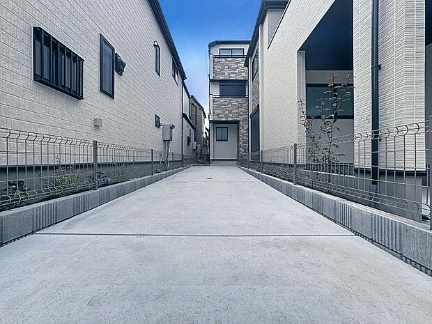 「カースペース」駐車スペースがあるので、お子様の自転車やバイク置き場にするスペースとしてもご利用いただけます。