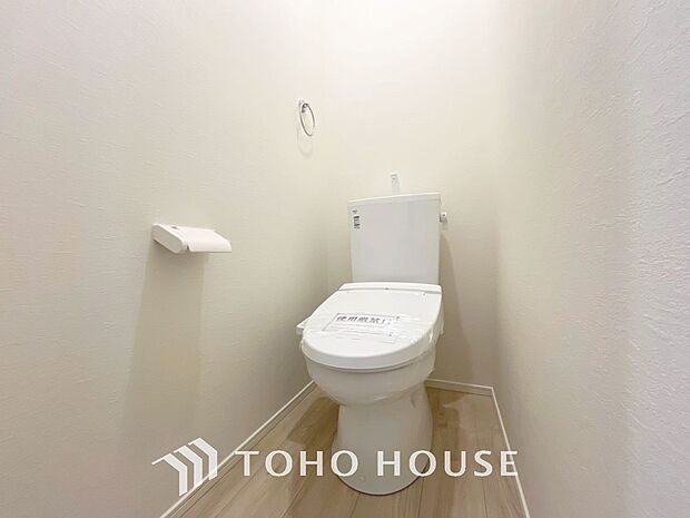 清潔な空間であって頂けますように、目に留まるだけではなく、汚れをふき取り易いフロアと壁紙をチョイス。