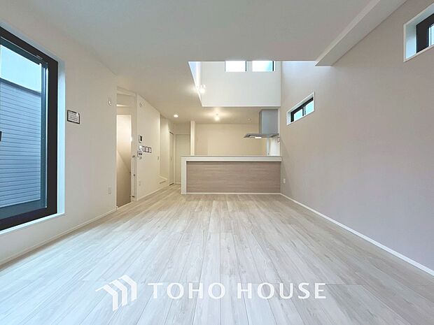 造りこんだ空間演出の妙が生み出す光と質のハーモニーはこの住宅のクオリティの良さを実感させてくれます。