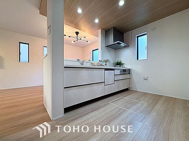 お料理の上手な方が、独壇場でお料理の腕を披露するスタイルに向いているキッチンです。