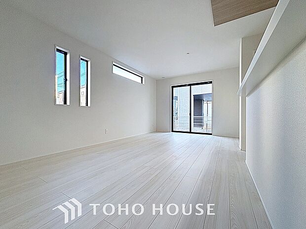 造りこんだ空間演出の妙が生み出す光と質のハーモニーはこの住宅のクオリティの良さを実感させてくれます。